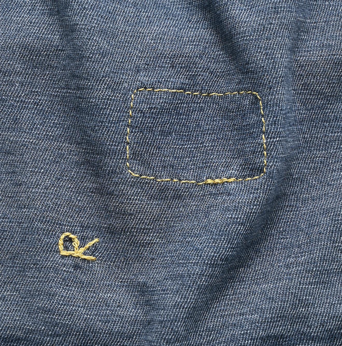 靛蓝色大开衩 45 色仿旧 T 恤