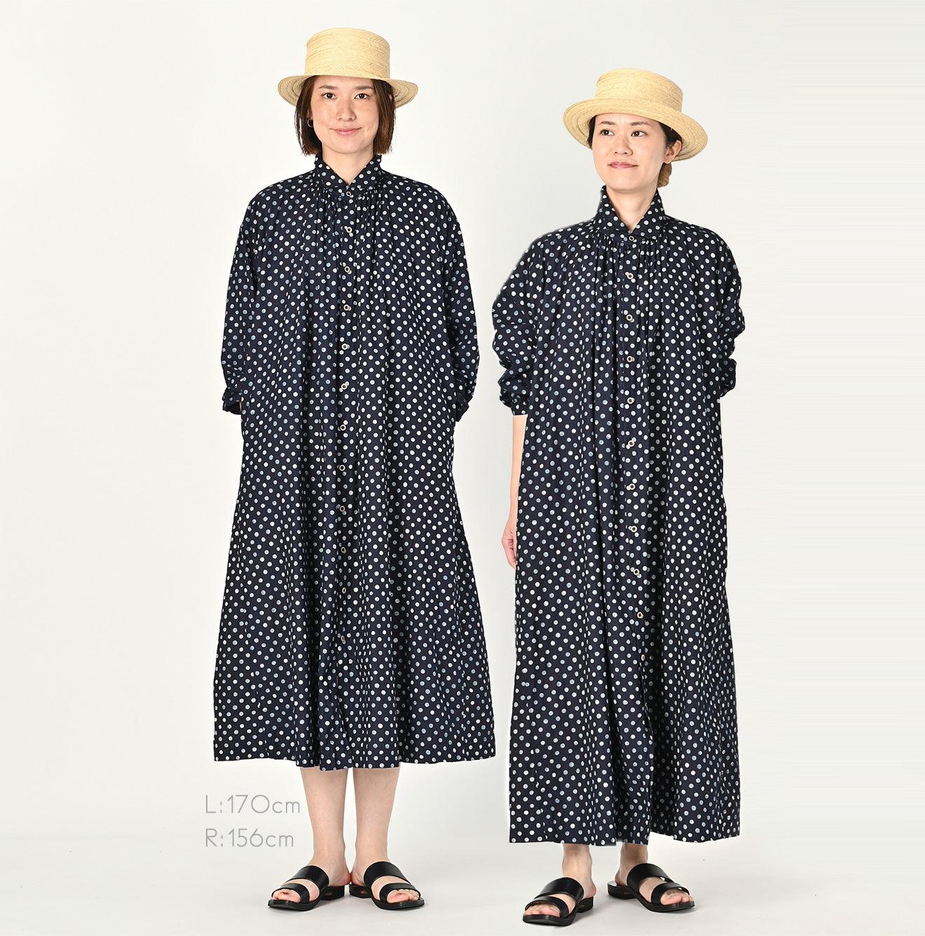 靛蓝色圆点 Kushukushu 连衣裙
