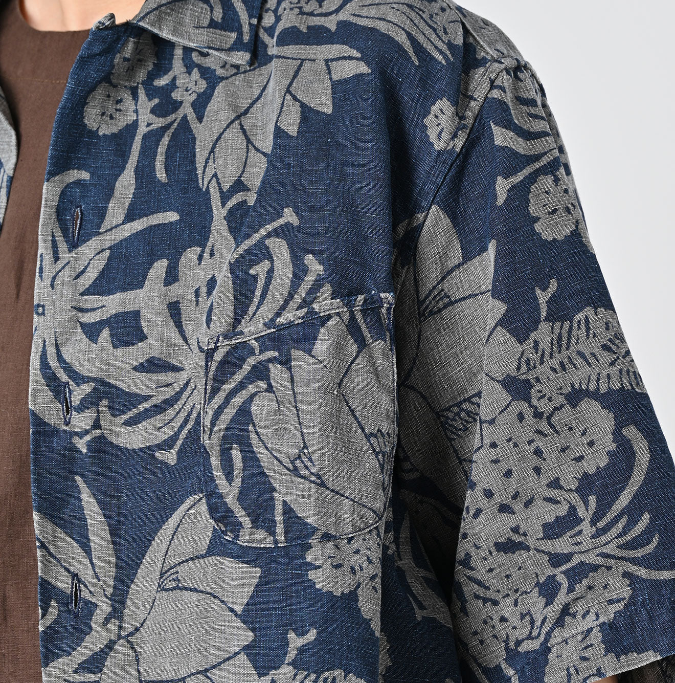 45R Indigo Linen Lotus Lei Lei Shirt Men - Image 11