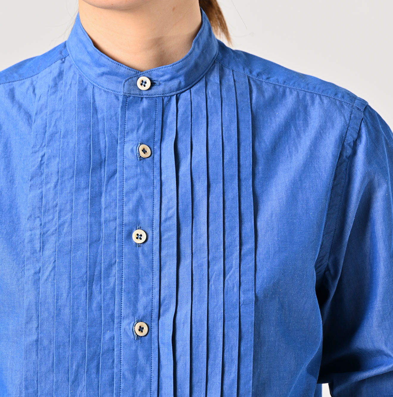 Miko 908 Loafer Pintuck Stand Collar Shirt - 45R by 45rpm studio