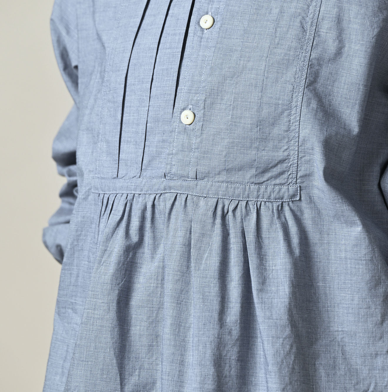 45R Batiste 908 Tuck Stand Collar Shirt - Image 9