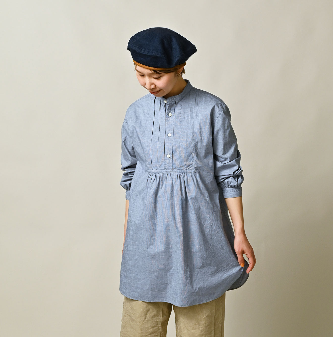 45R Batiste 908 Tuck Stand Collar Shirt - Image 4