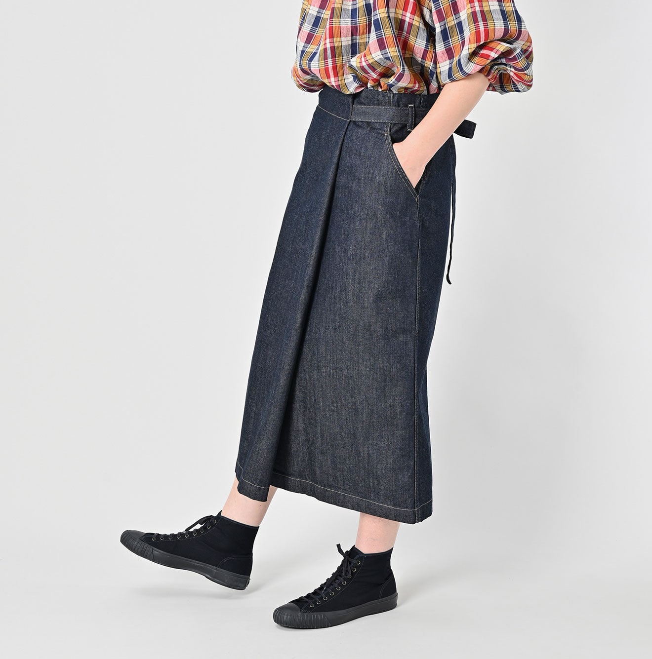 MO&Co. Women's Slit Detailed Maxi Denim Skirt in Blue