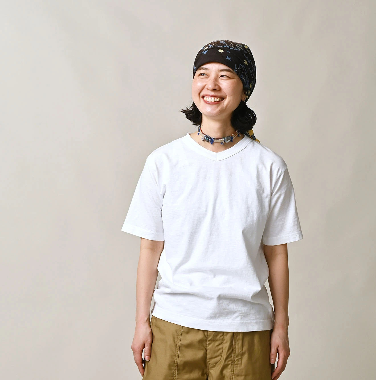 V-Neck 908 T-shirt (White) | 45R Official Online Store – 45R GLOBAL