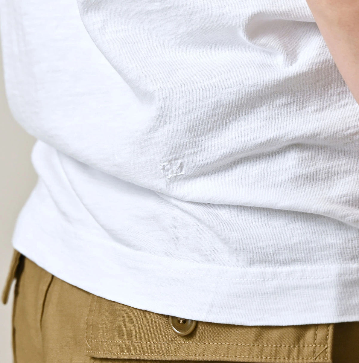 45R V-Neck 908 T-shirt (White)