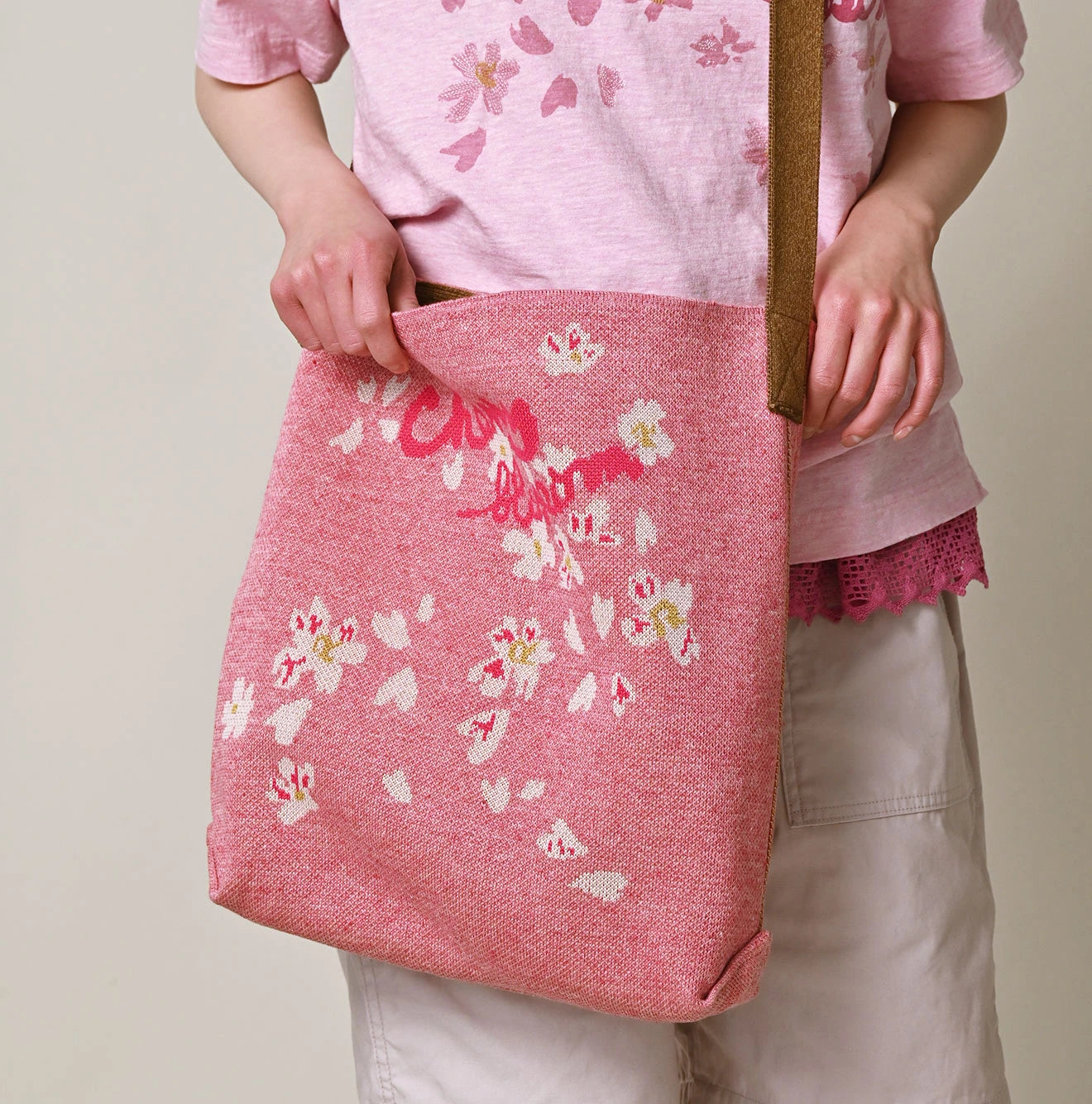 45R Sakura Flurry Jacquard Tote Bag - Image 6