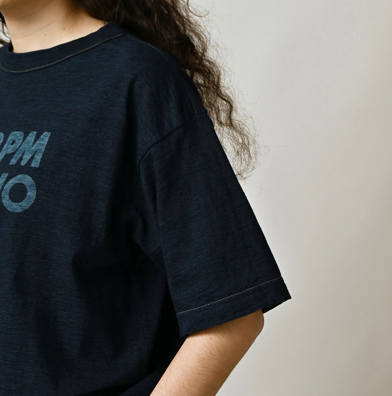 Indigo Bold Logo 908 Ocean T-shirt | 45R Official Online Store
