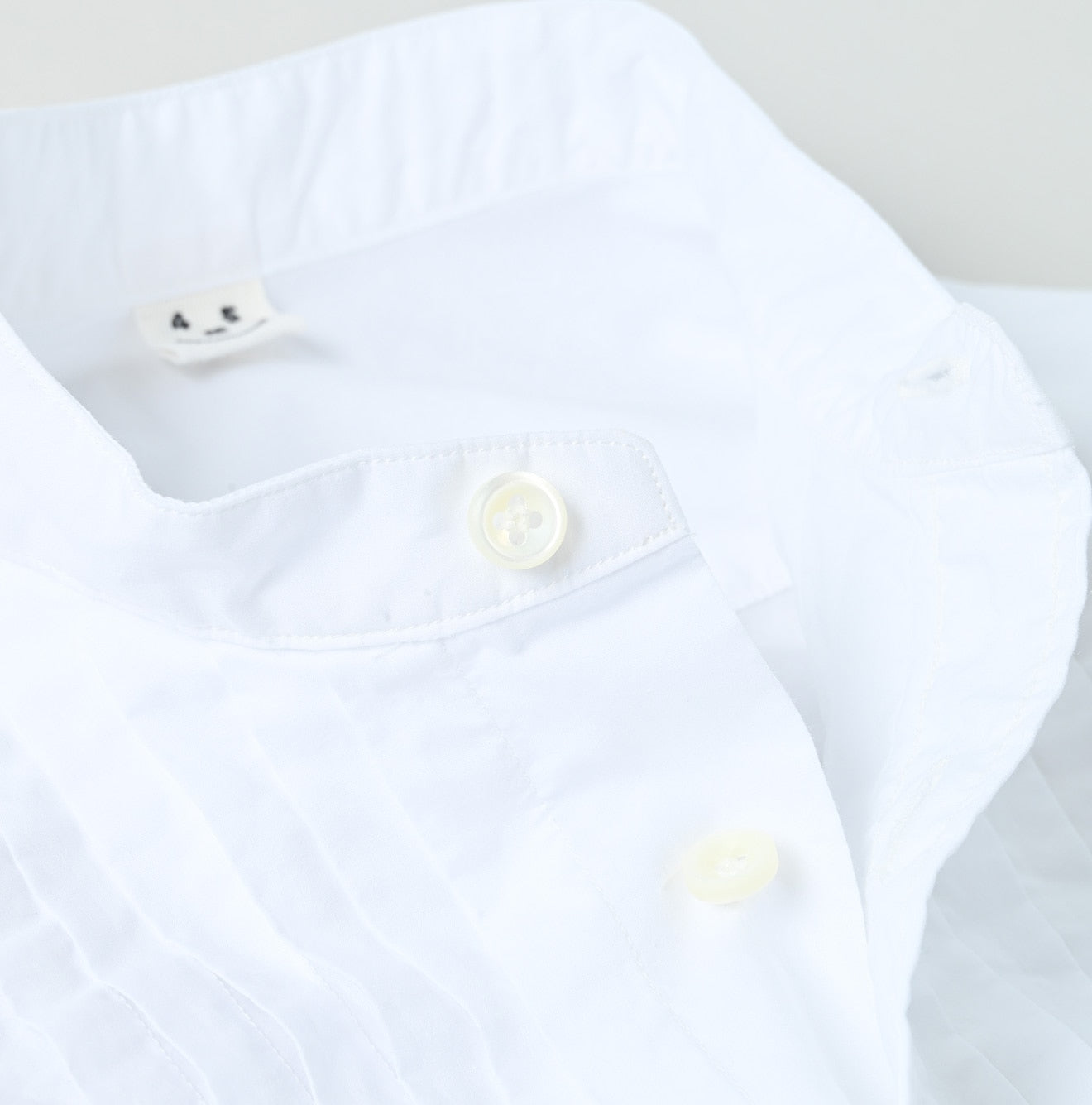 45R Batiste 908 Pintuck Stand Collar Shirt - Image 15
