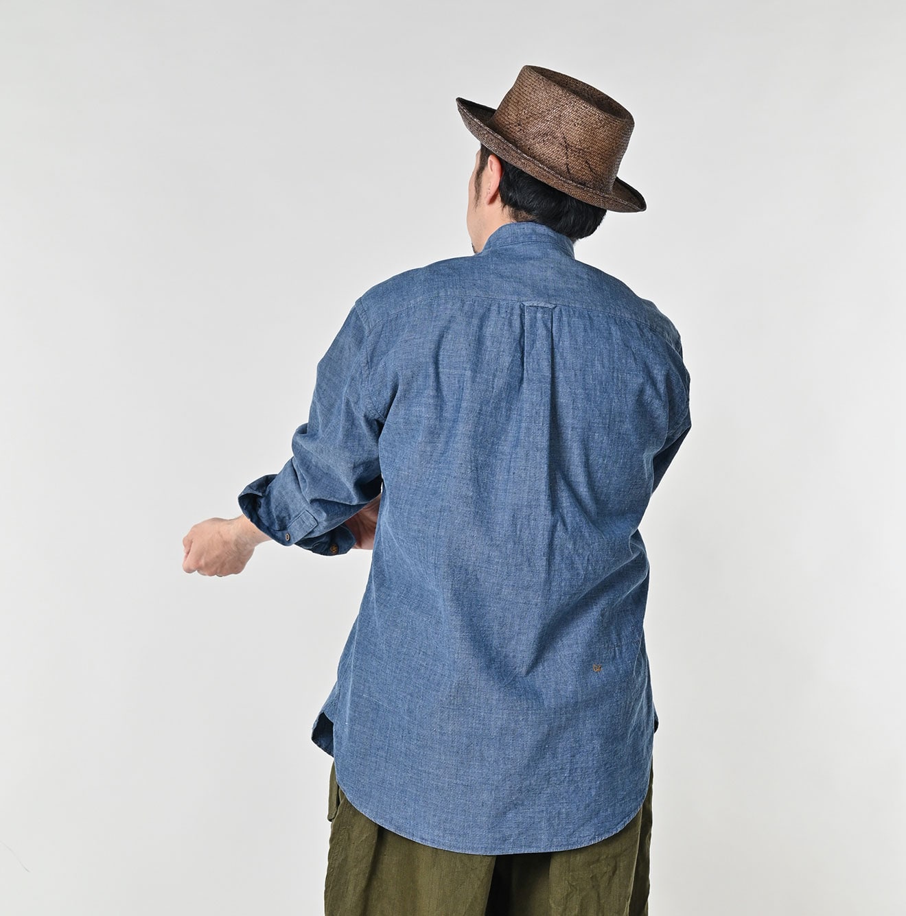 45R Indigo Khadi Ox 908 Pintuck Stand Collar Shirt - Image 9