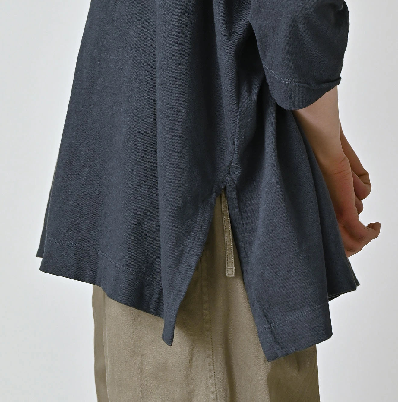 45R Big Slit T-shirt - Image 12