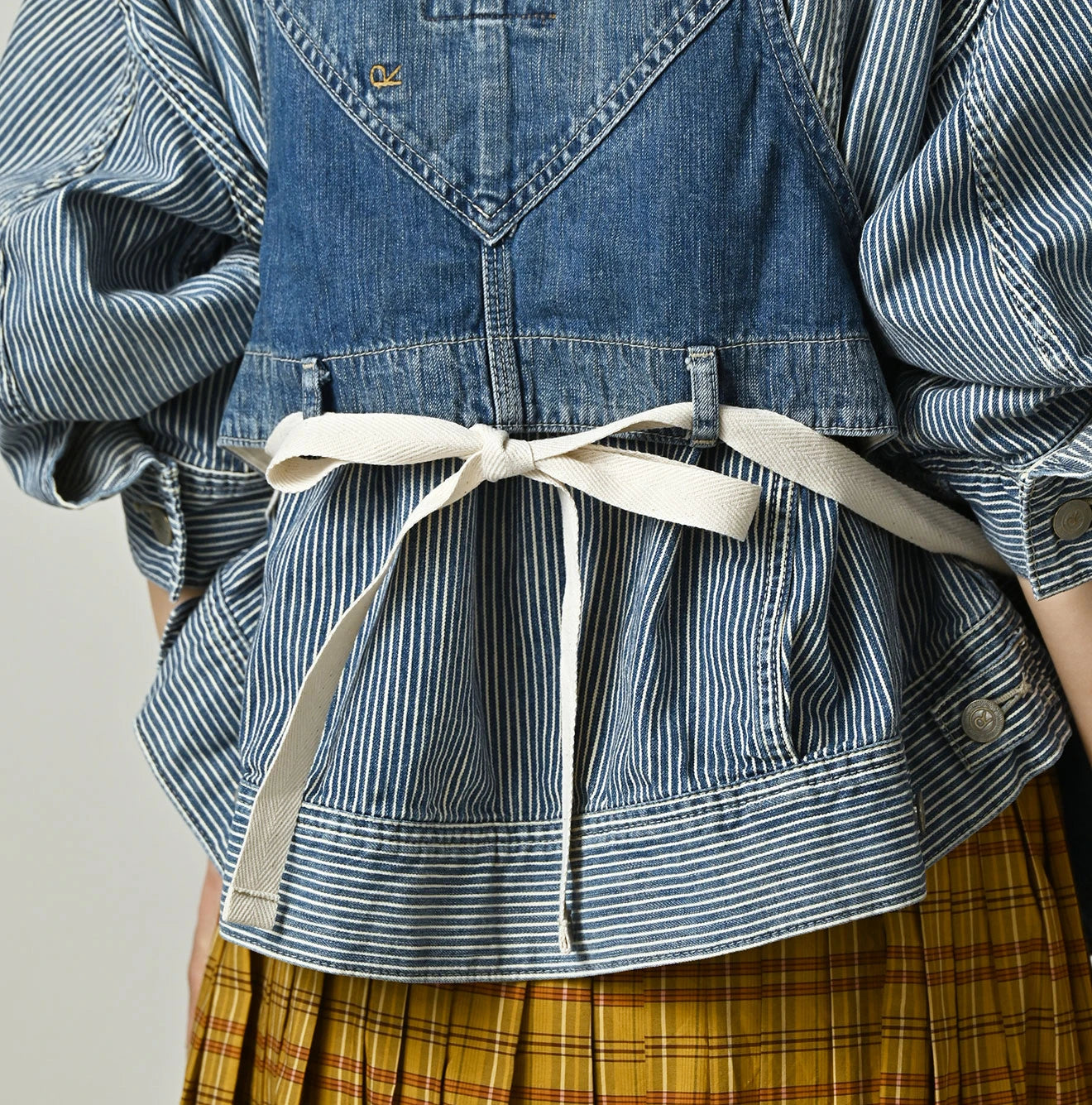 45R Komugi Denim Over Tablier Distressed - Image 18