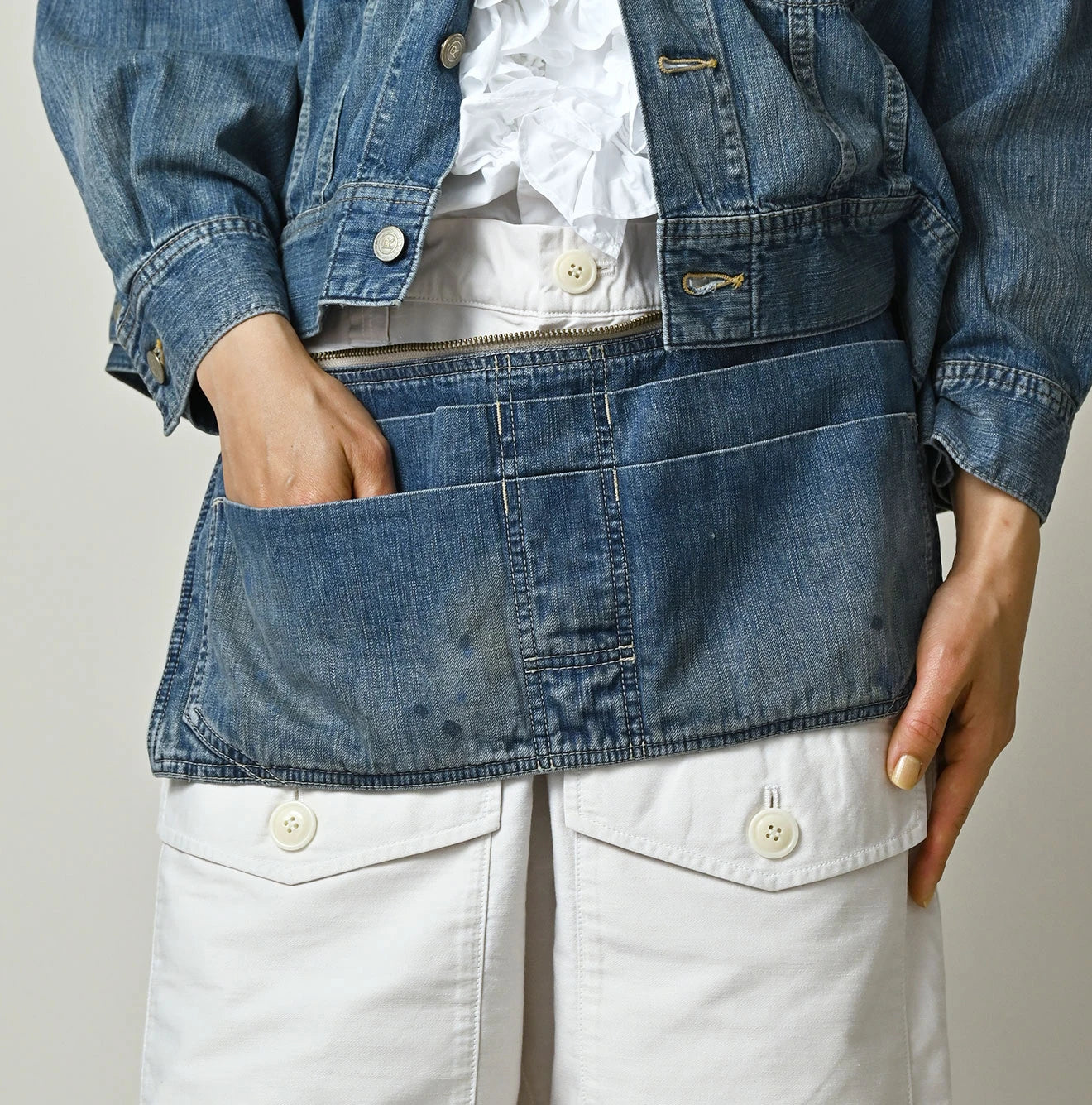 45R Komugi Denim Over Tablier Distressed - Image 21