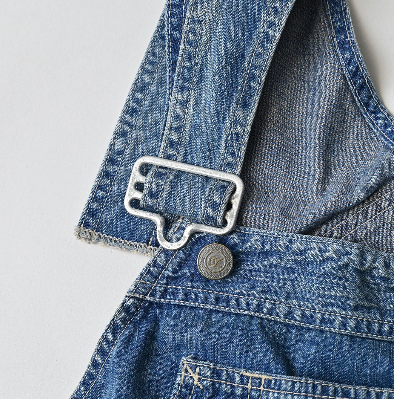 45R Komugi Denim Over Tablier Distressed - Image 23