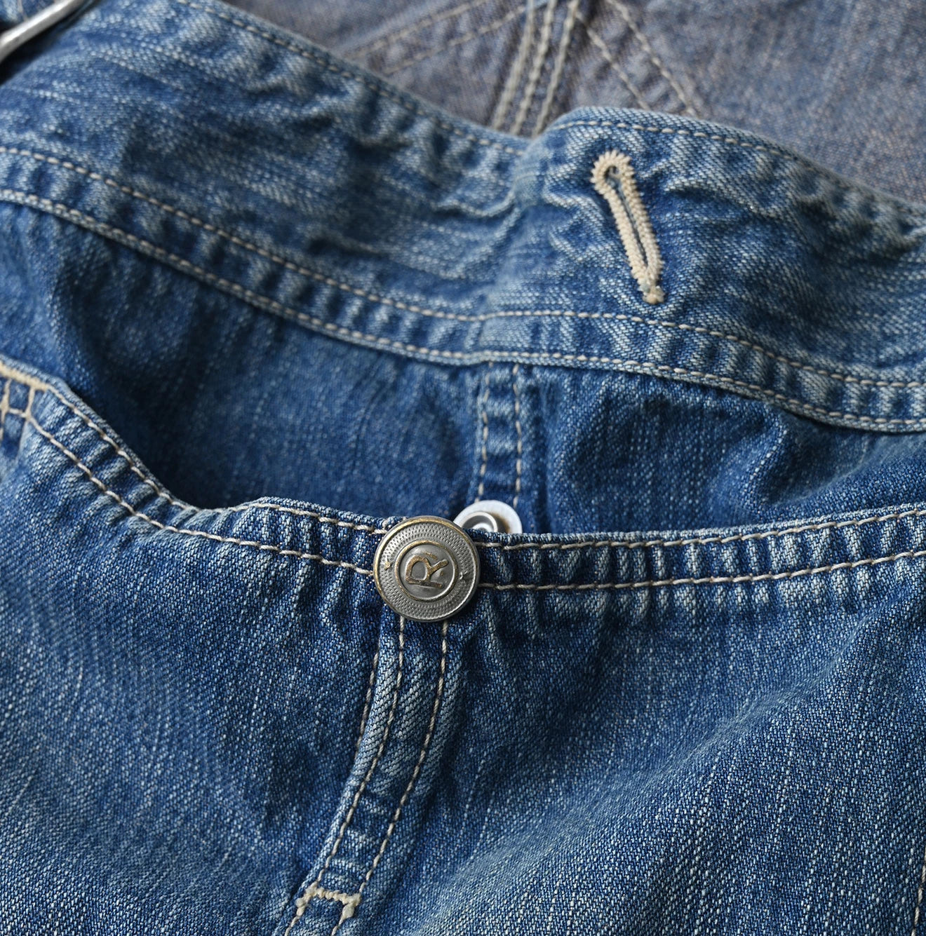 45R Komugi Denim Over Tablier Distressed - Image 24