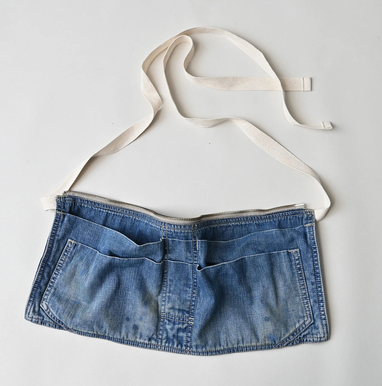 45R Komugi Denim Over Tablier Distressed
