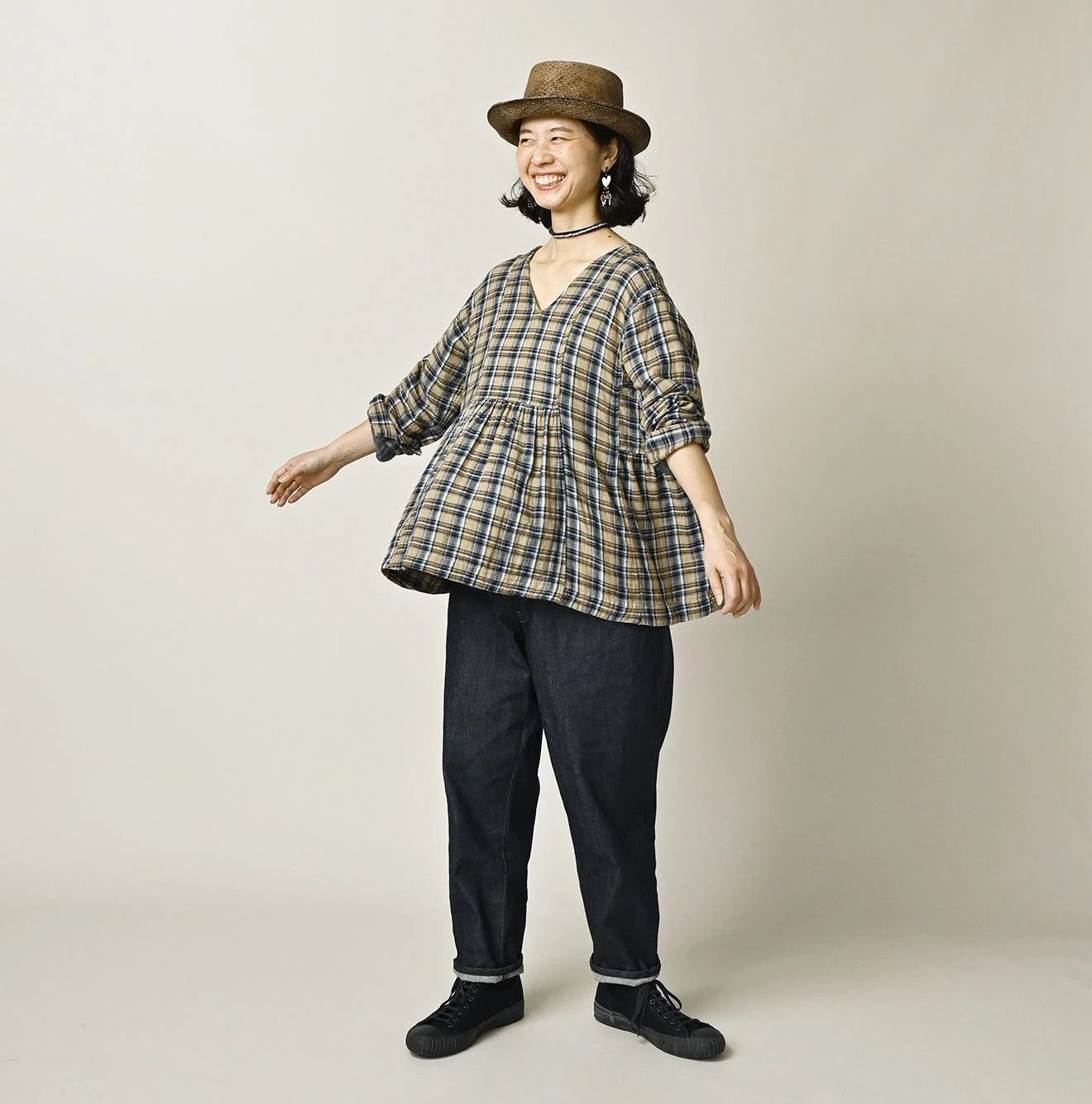 45R Indigo Doublecloth V-Gathered Blouse - Image 3
