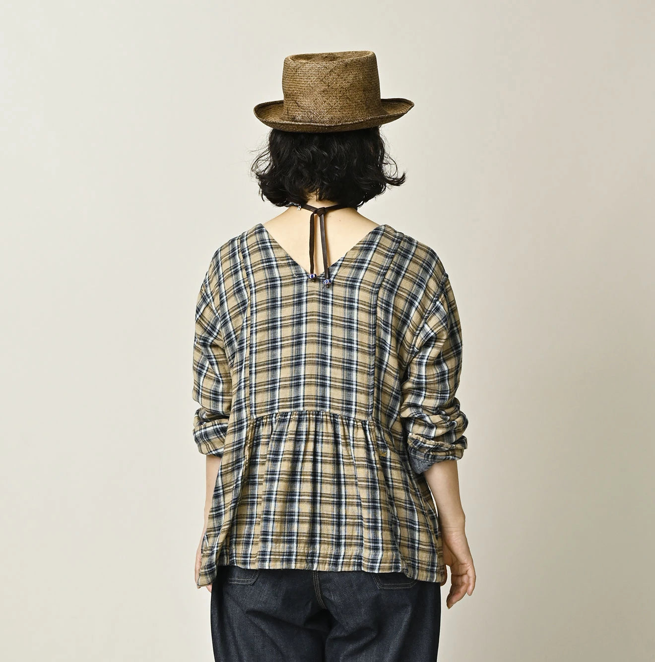 45R Indigo Doublecloth V-Gathered Blouse - Image 6
