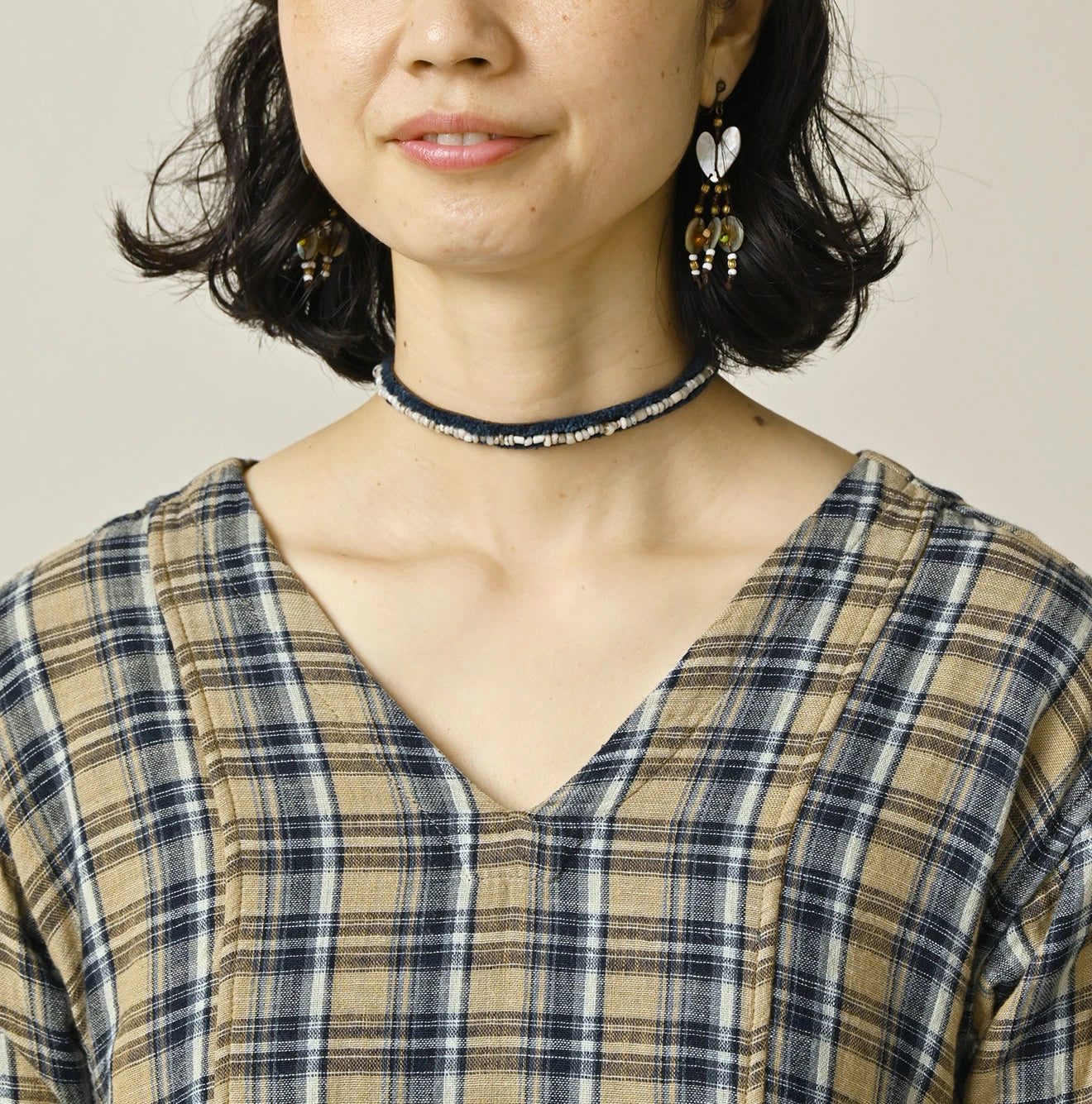 45R Indigo Doublecloth V-Gathered Blouse - Image 8