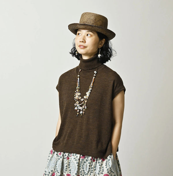 45R Camellia Turtleneck