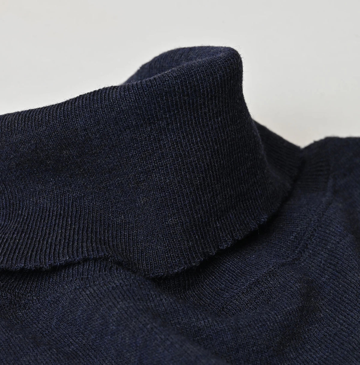 45R Camellia Turtleneck