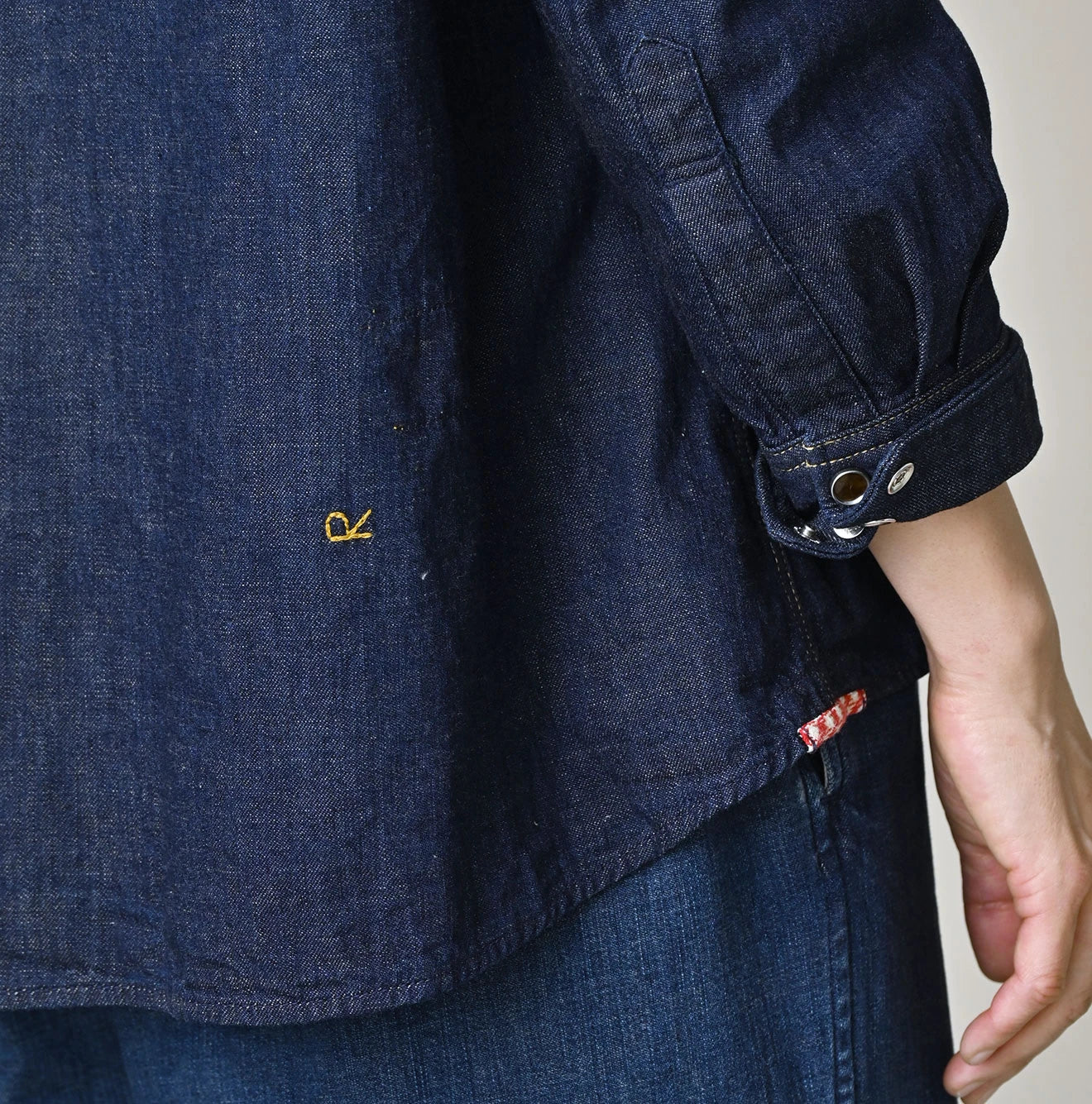45R Komugi Denim Flare Eastern Blouse - Image 10
