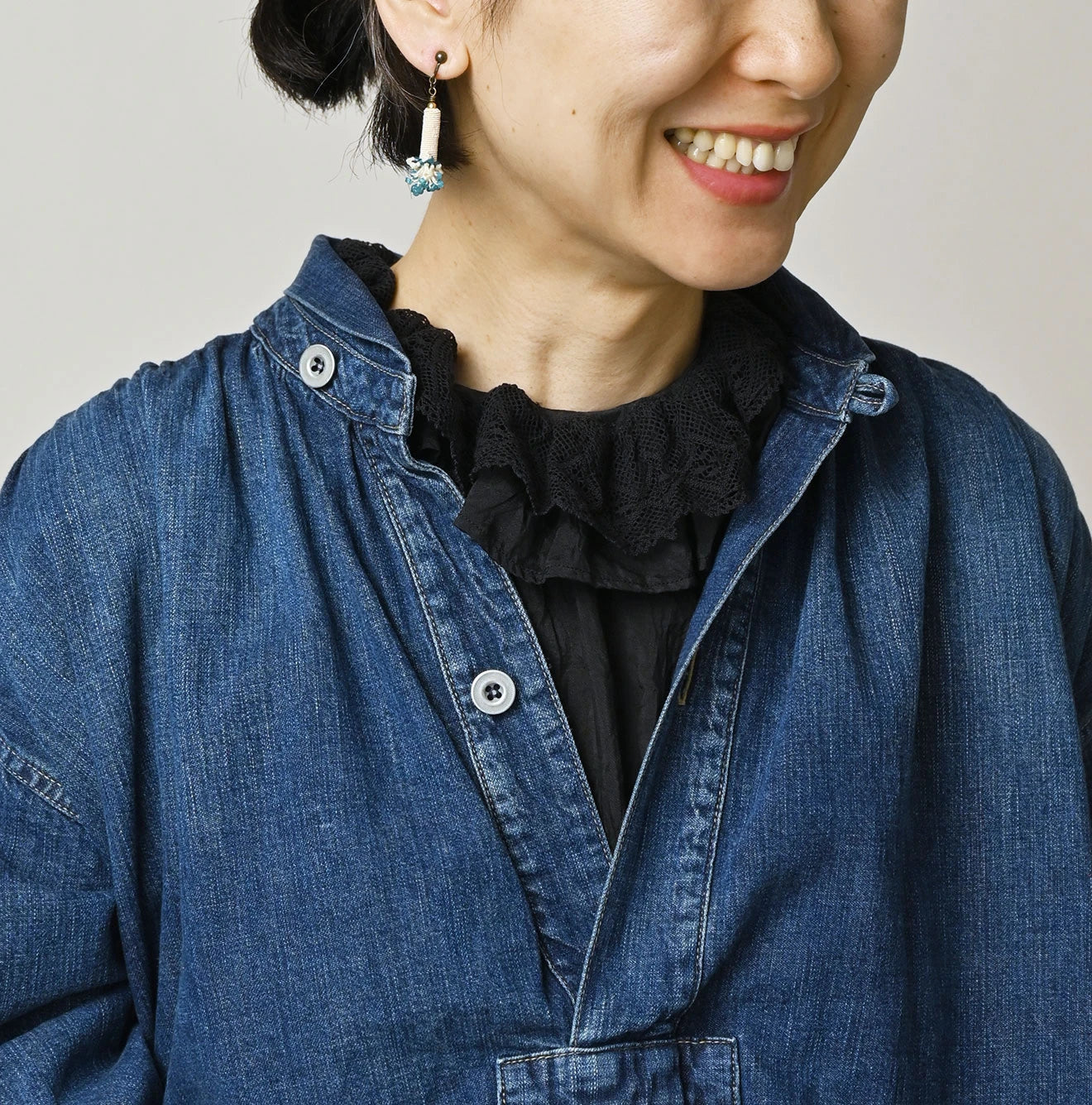 45R Komugi Denim Hechima Blouse - Image 7