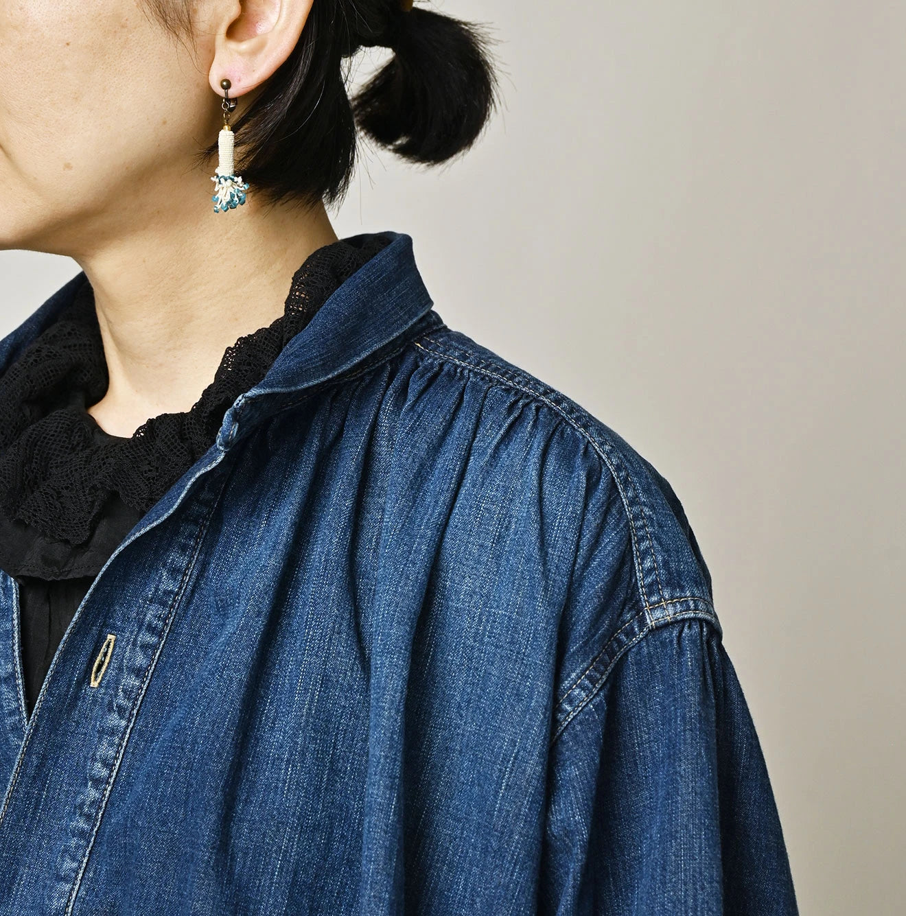 45R Komugi Denim Hechima Blouse - Image 9