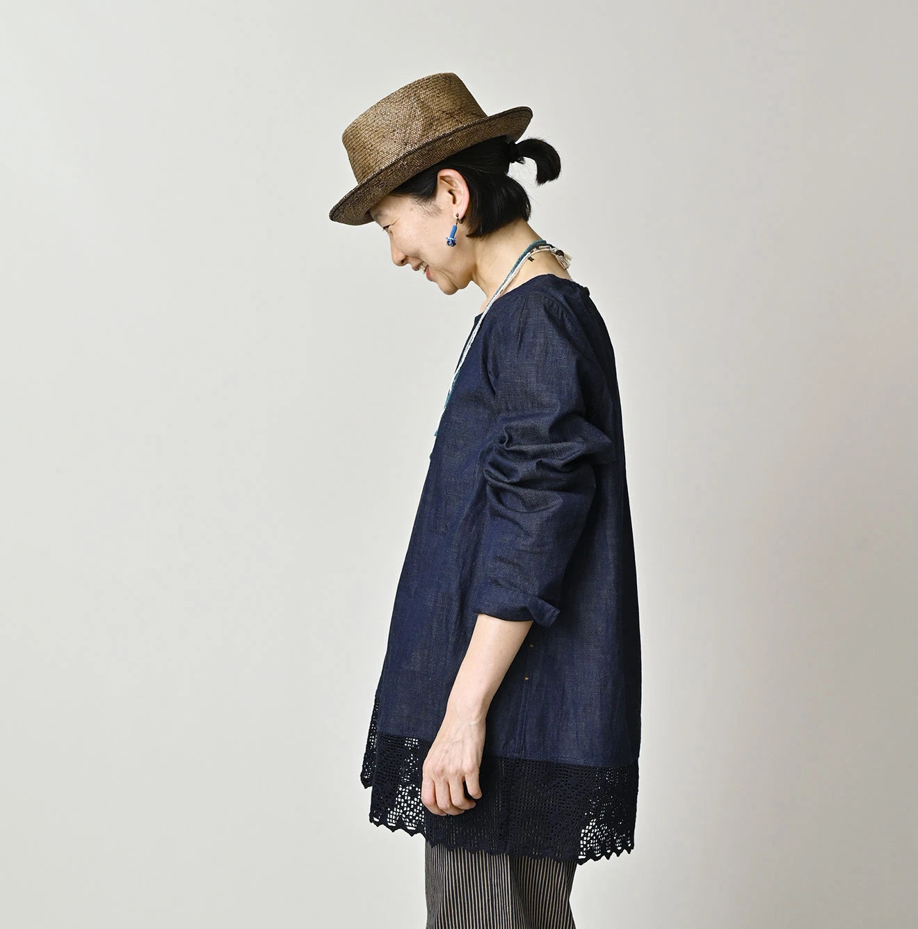 45R Komugi Denim Lace x Blouse - Image 4
