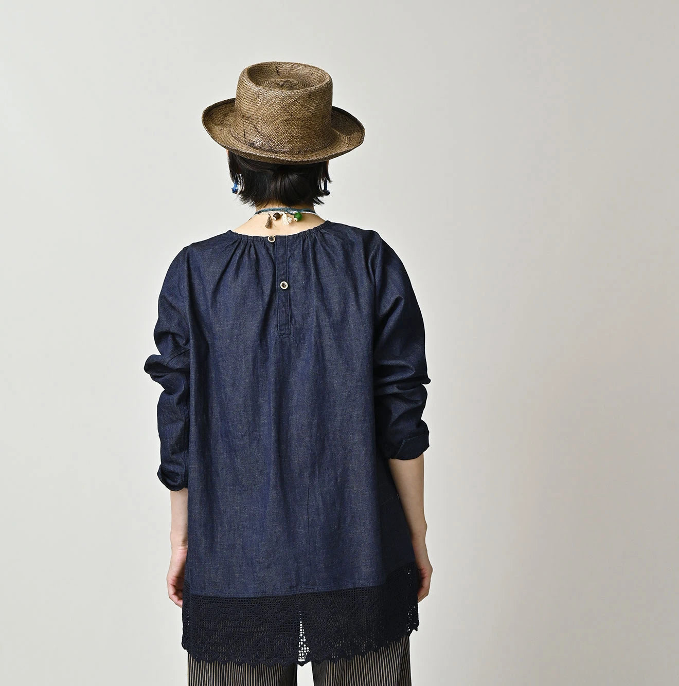 45R Komugi Denim Lace x Blouse - Image 5