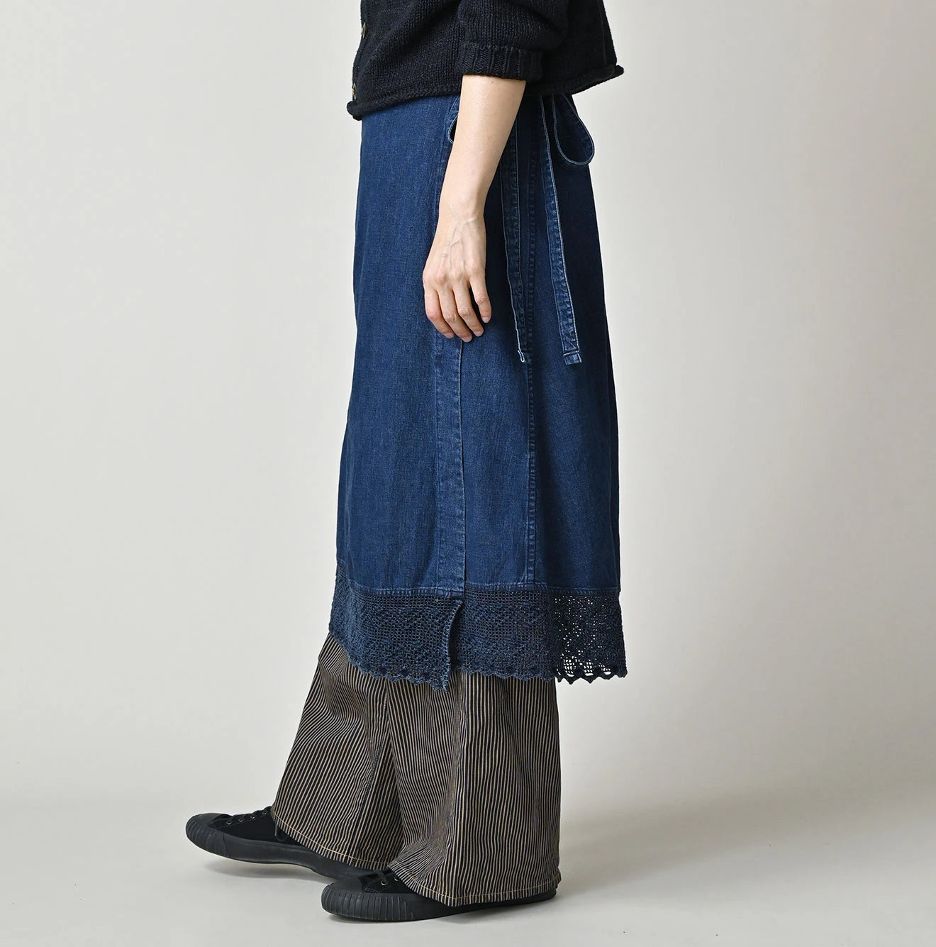 45R Komugi Denim Lace x Wrap Skirt - Image 6