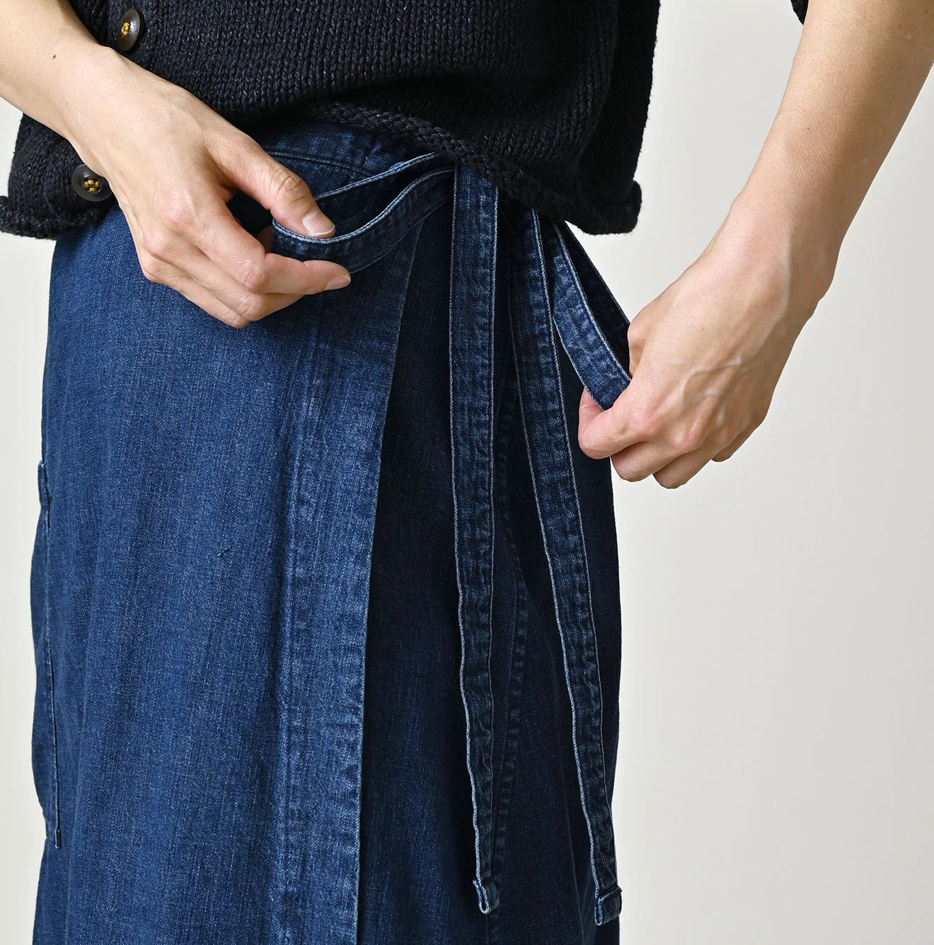 45R Komugi Denim Lace x Wrap Skirt - Image 9