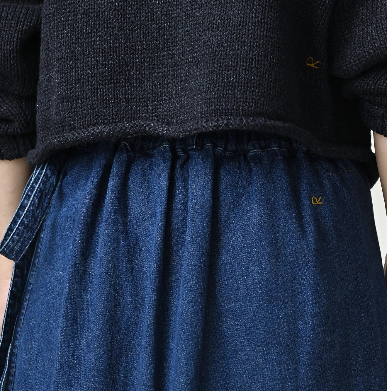 45R Komugi Denim Lace x Wrap Skirt - Image 11