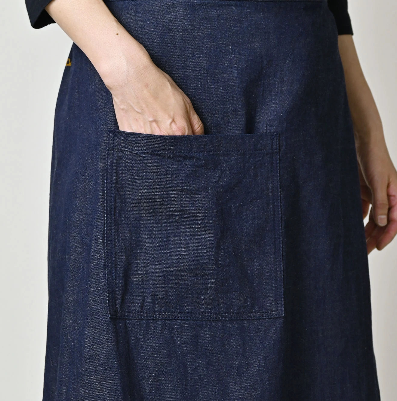 45R Komugi Denim Lace x Wrap Skirt - Image 7