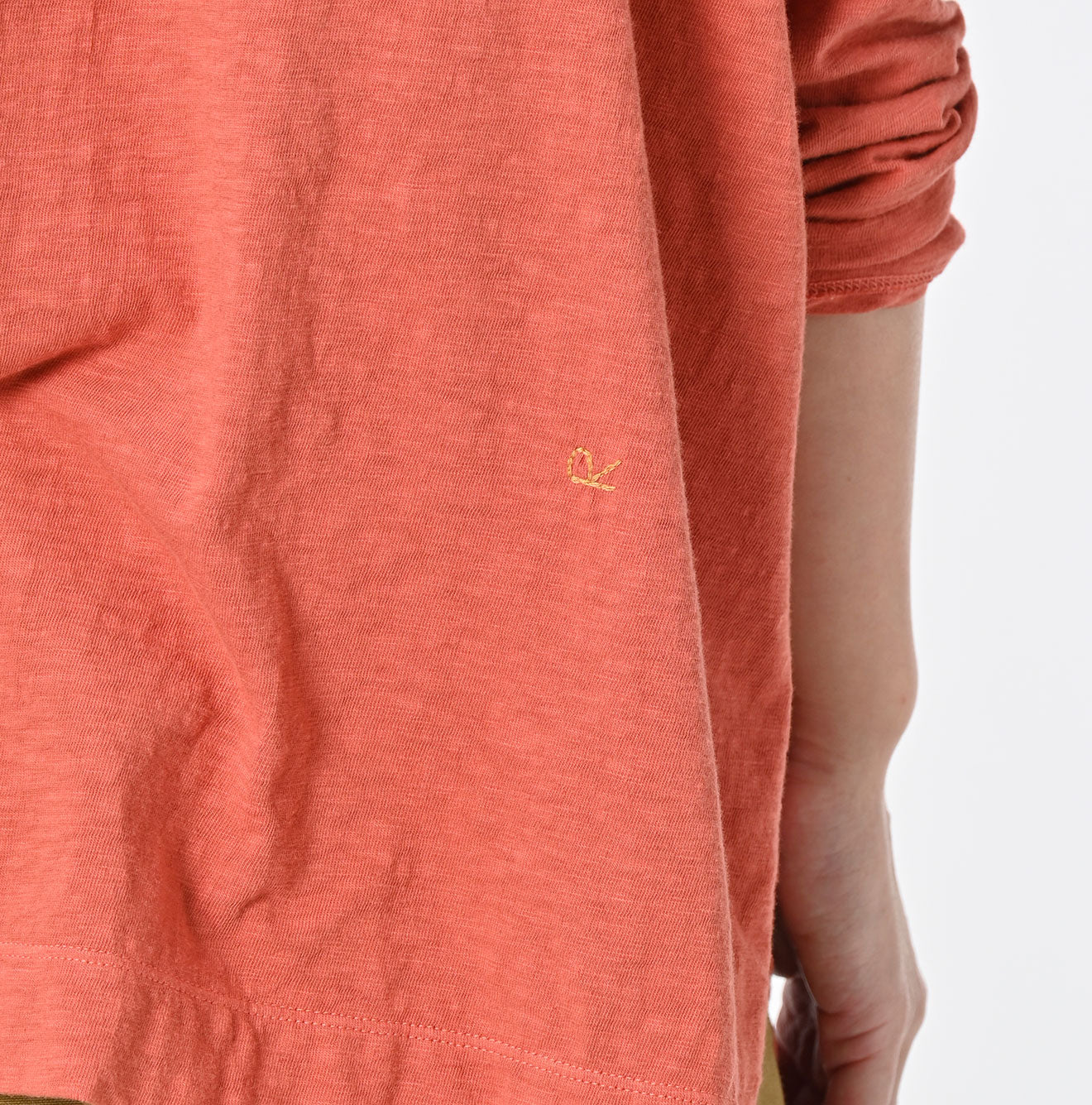 45R Botanical Dyed Yokk Neck Big Slit T-shirt
