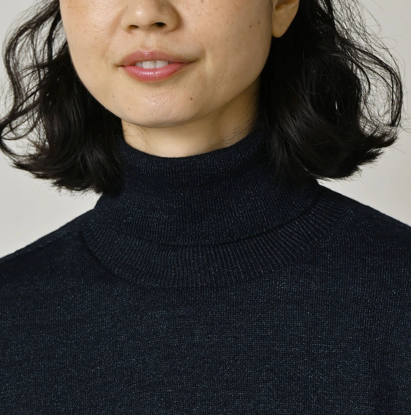 45R Indigo Super Gauze M-turtleneck - Image 6