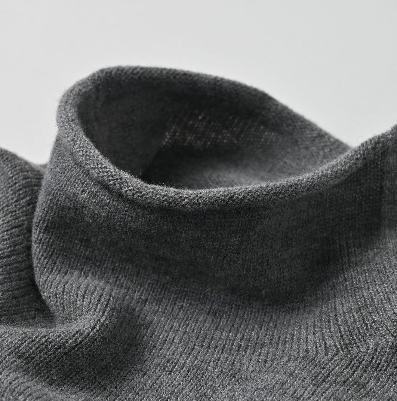 45R Float Felted M-turtleneck - Image 11