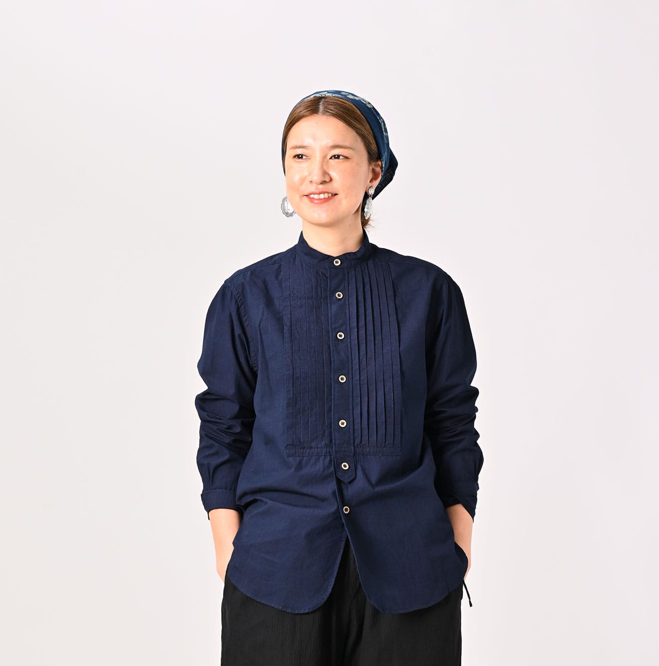 45R Indigo Batistie 908 Pintuck Stand Collar Shirt