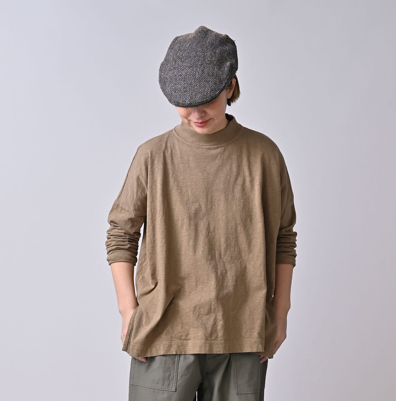 45R Yock Neck Big Slit T-shirt - Image 6