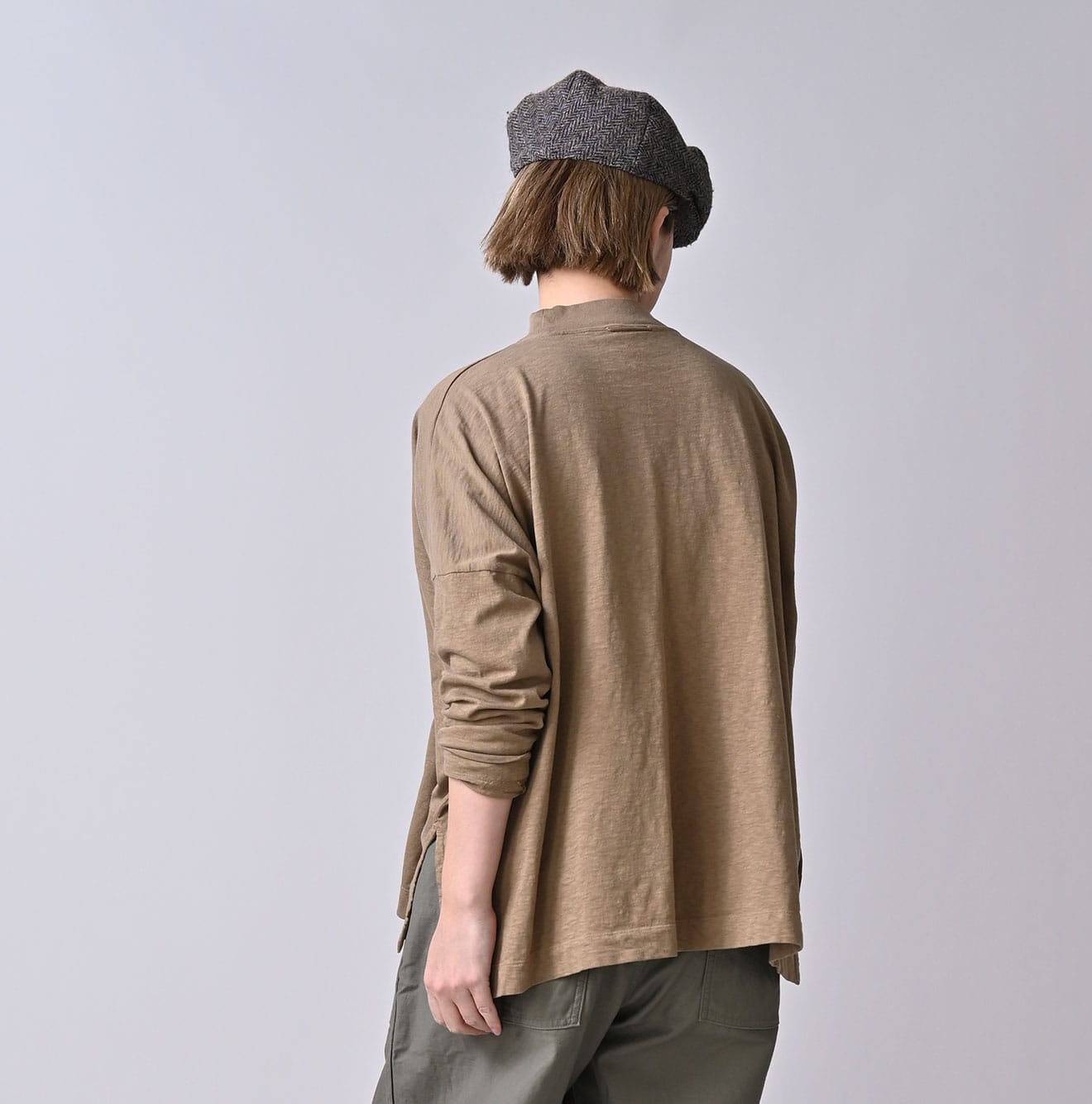45R Yock Neck Big Slit T-shirt