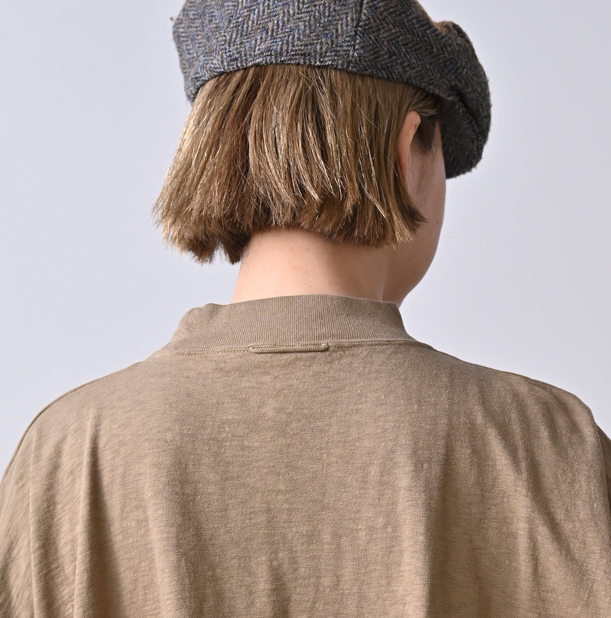 45R Yock Neck Big Slit T-shirt