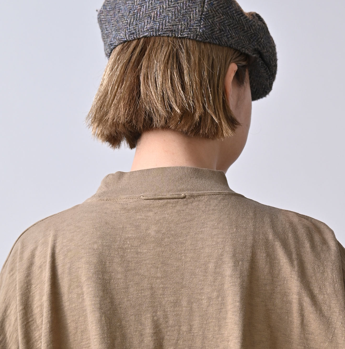 45R Yock Neck Big Slit T-shirt