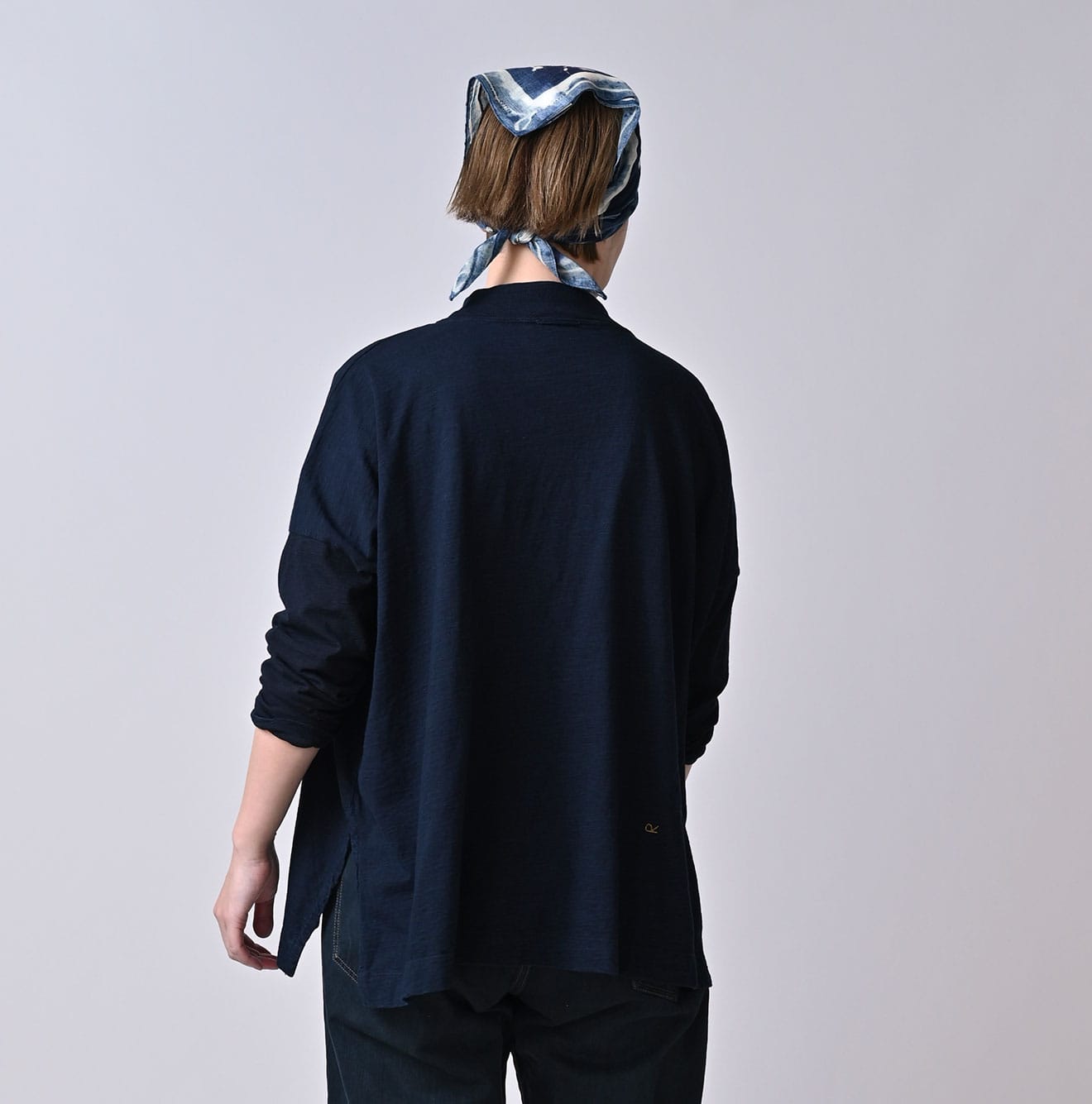 45R Indigo Yock Neck Big Slit T-shirt