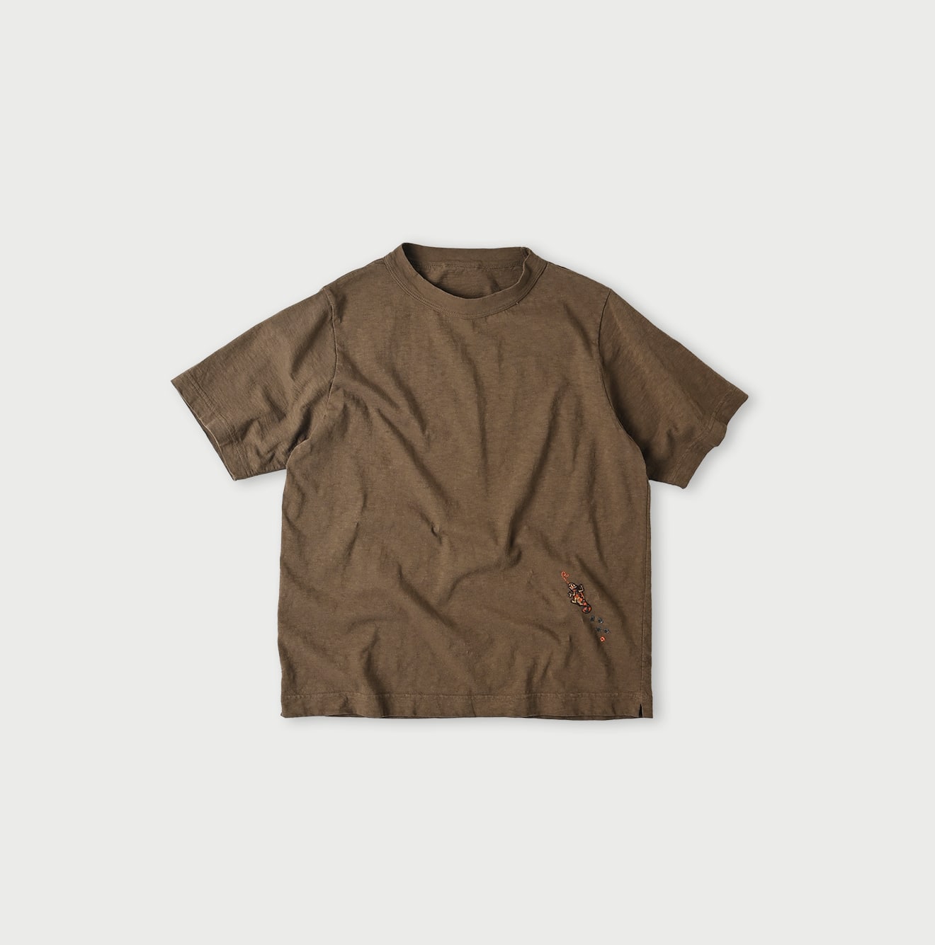 45R Chameleon Embroidery 908 T-shirt