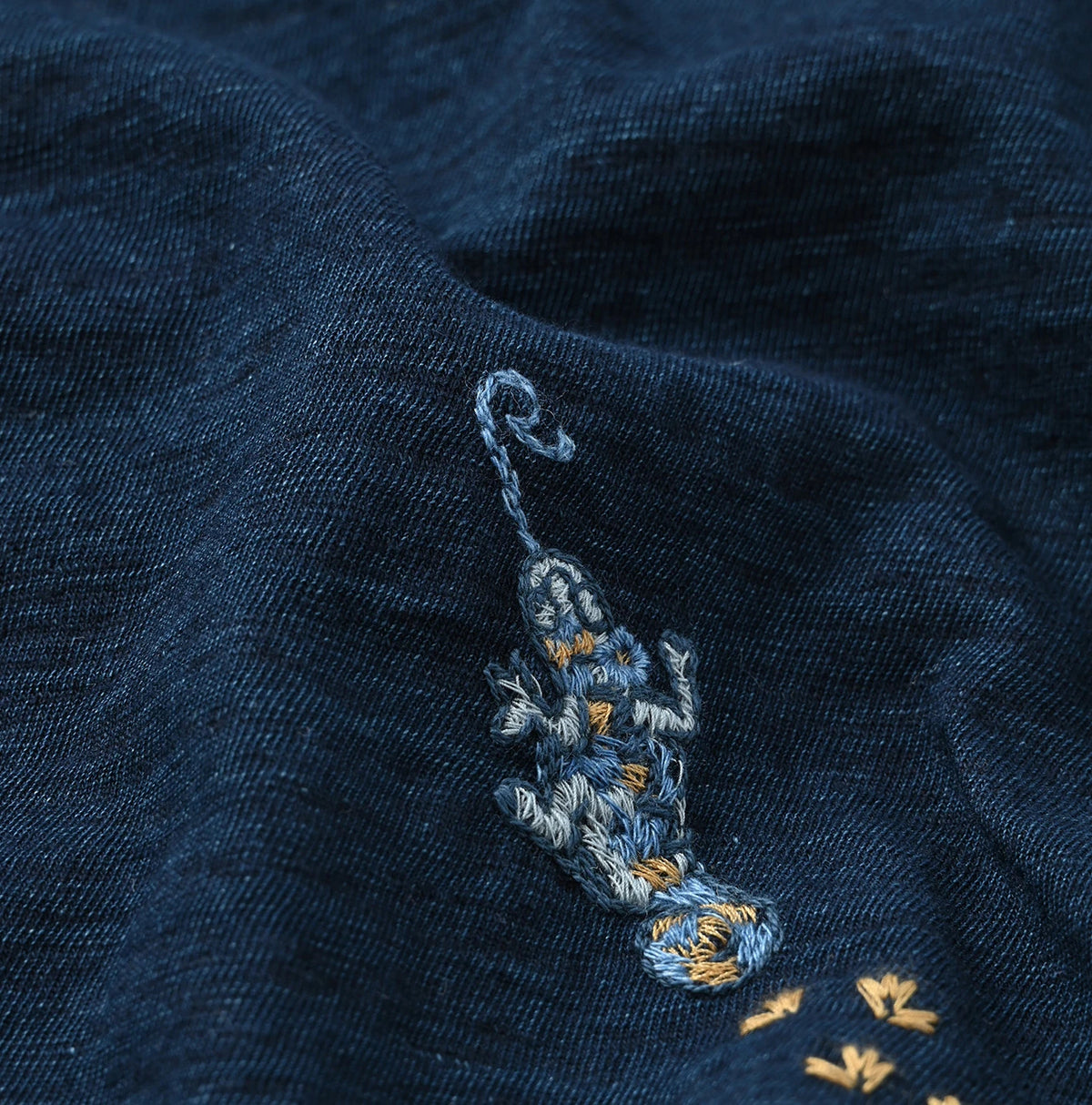 45R Indigo Chameleon Embroidery 908 T-shirt