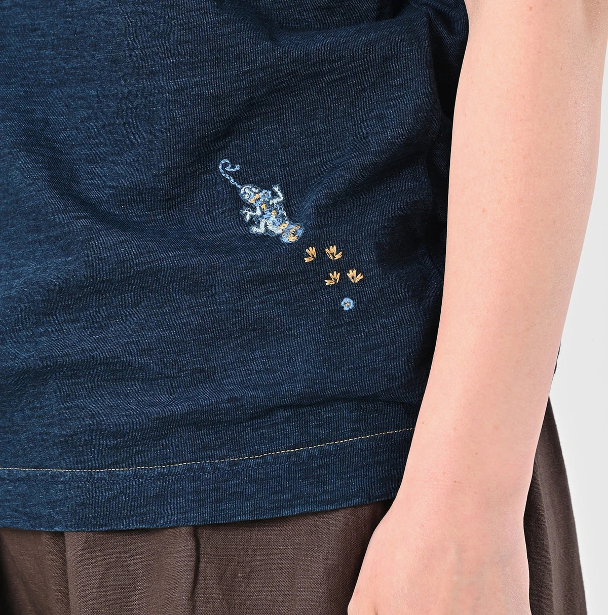 45R Indigo Chameleon Embroidery 908 T-shirt