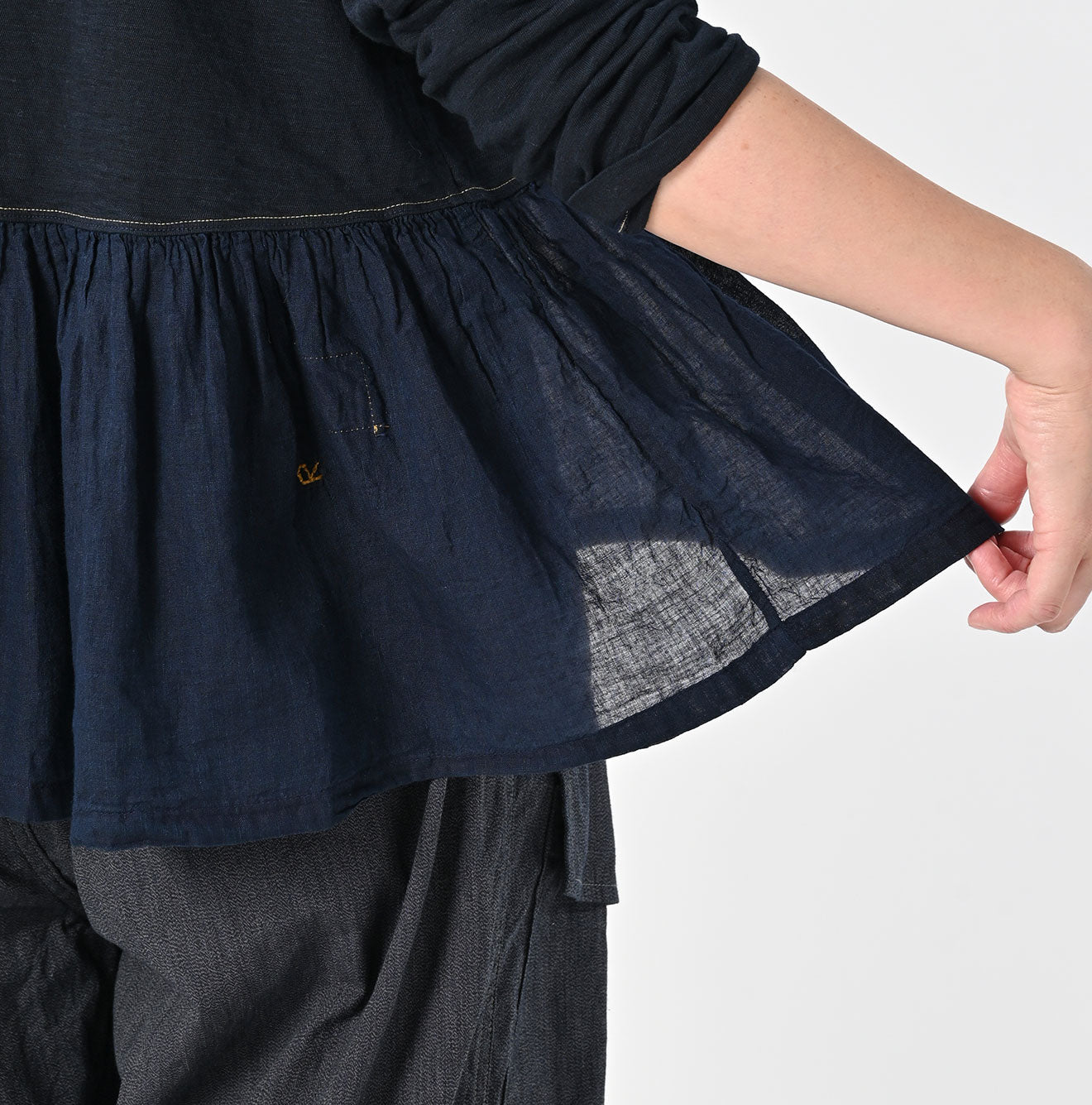 45R Indigo Tenjiku Gathered Blouse