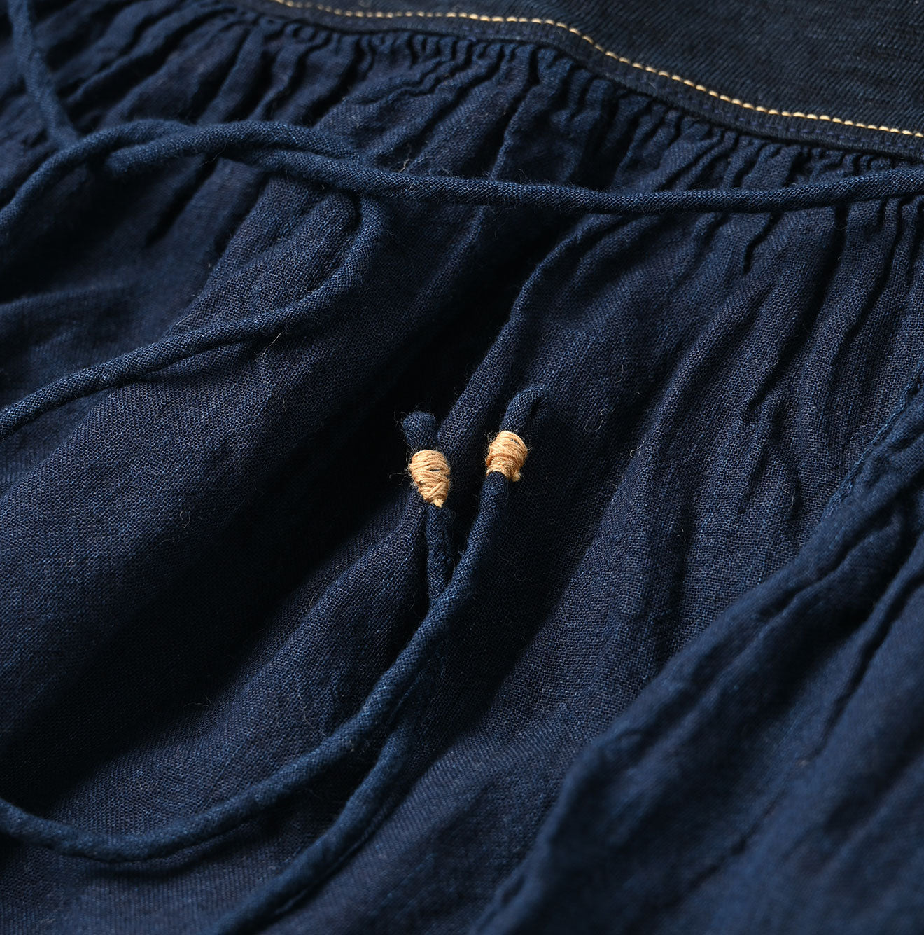 45R Indigo Tenjiku Gathered Cachecoeur