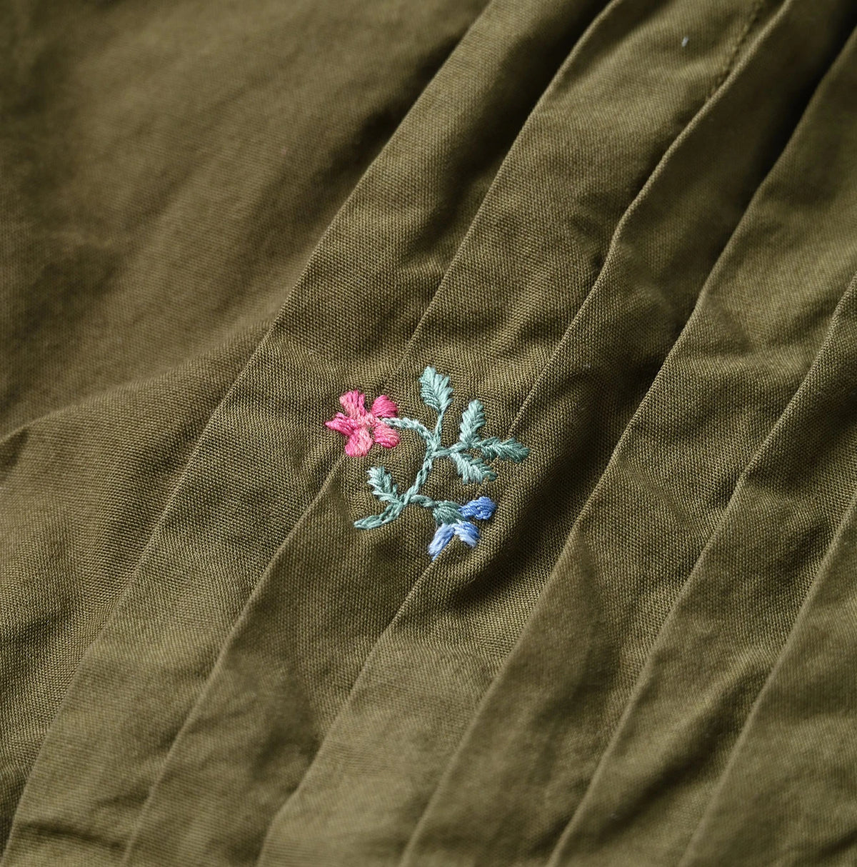 45R Futatabi Damp Floret Embroidery Pintuck Petit Loafer Shirt
