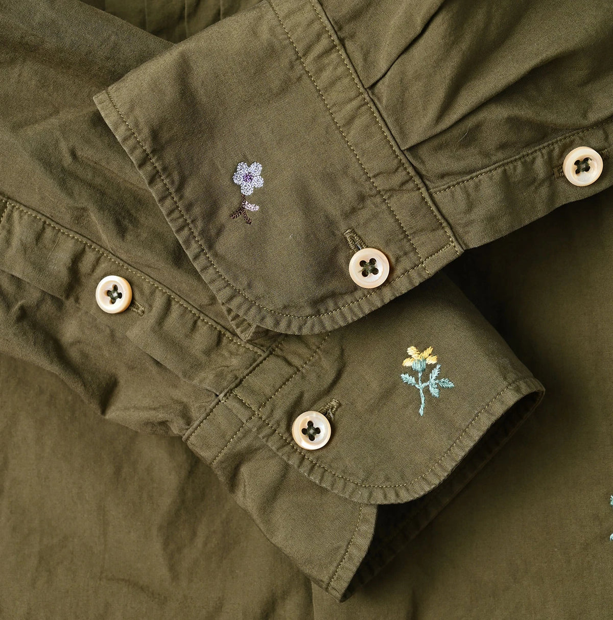 45R Futatabi Damp Floret Embroidery Pintuck Petit Loafer Shirt