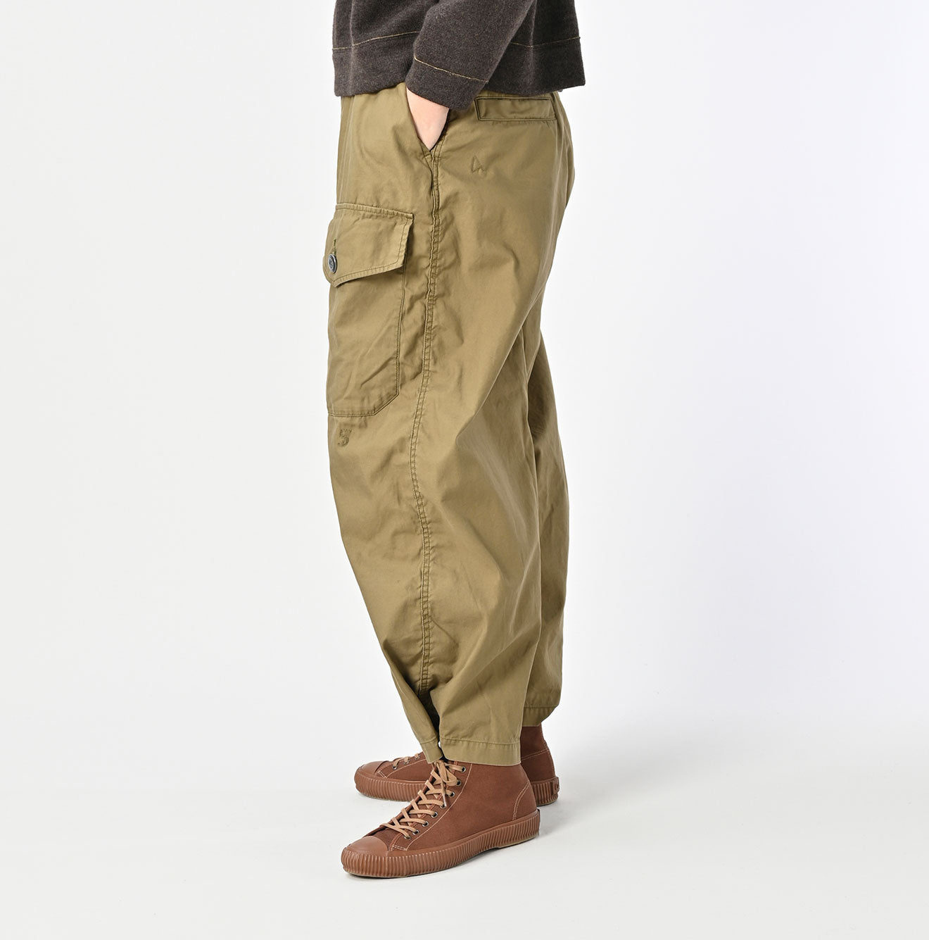 Futatabi 45RPM 908 Embroidery Back Satin Tent Pants
